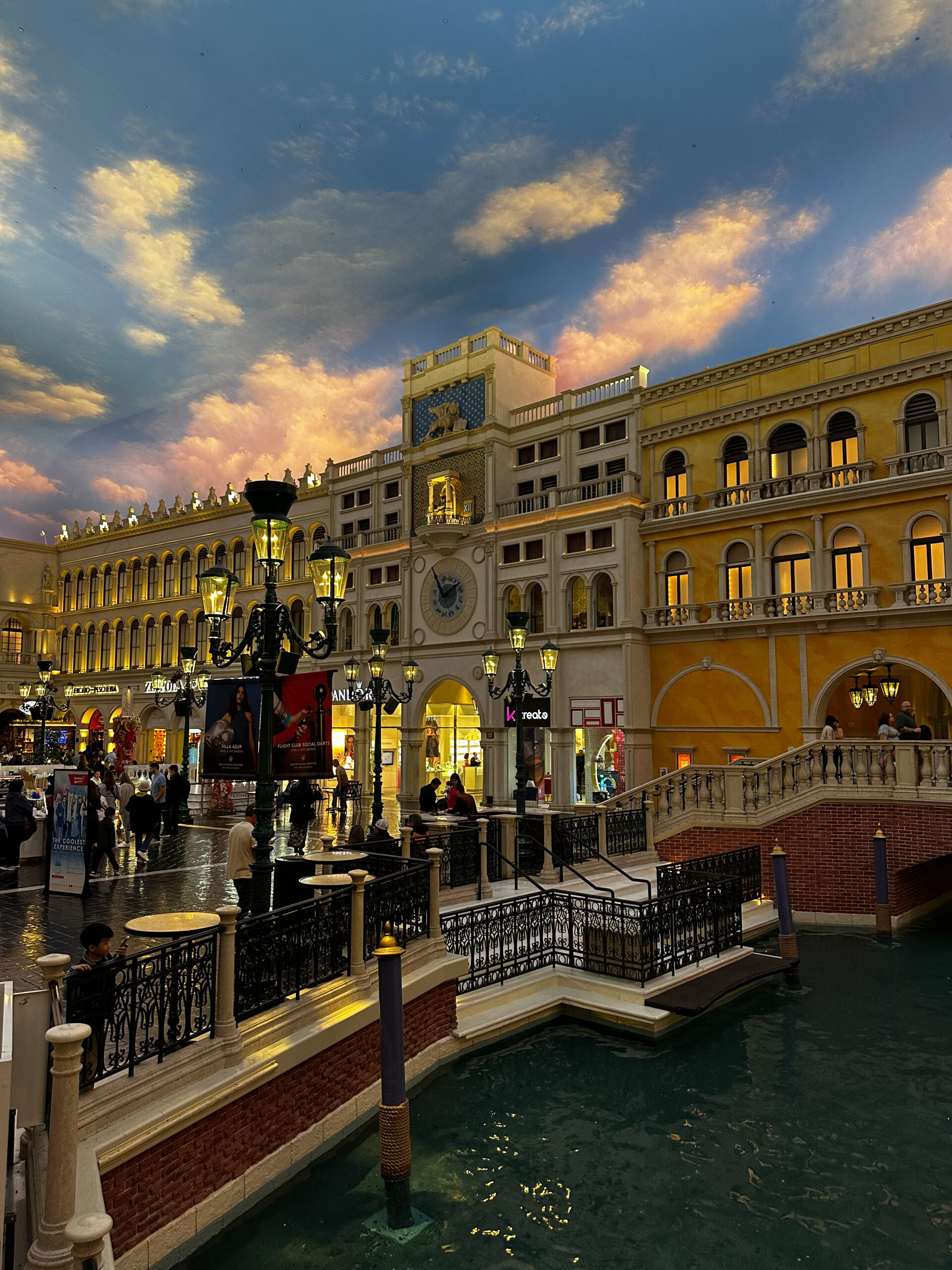 Hotel Venetian inside 
a copy of St. Markus Square in Venice